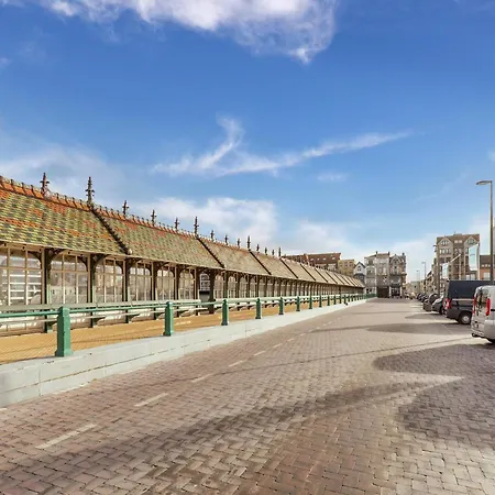 Seafront With Ocean, Cleaning Included Апартаменты Бланкенберге